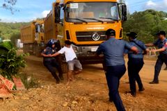 2 anti-mining protesters hurt as police try to break barricade