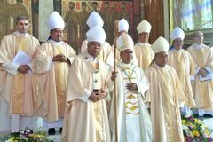 Leo Dalmao ordained, installed as Isabela prelate