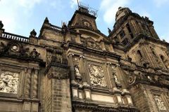 Abortion rights activists try to burn Mexico City cathedral