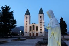 Not ruling on apparitions, pope allows pilgrimages to Medjugorje