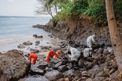 Oil spill sa Mindoro, kinundena ng VIP