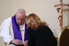 Pope Francis hears confessions at Roman parish: God lifts us up when we hit ‘rock bottom’