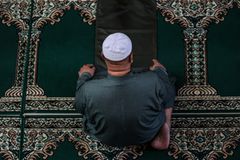 One out of four Filipino Muslims pray the Salah 5 times daily