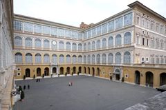 Pope Francis to resume general audiences with the public