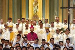 ‘Be saints next door,’ Archbishop tells seminary alumni