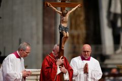 Papal preacher says cross brings hope to the oppressed
