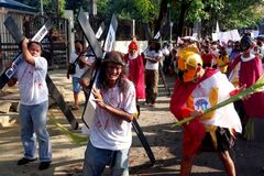 Activists hold ‘Calvary’ procession in Manila’s streets to demand housing for poor