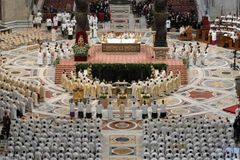 Pope Francis celebrates ‘the birthday of the priesthood’ with 1,800 priests on Holy Thursday