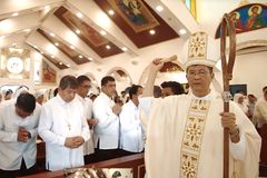 Bishop praises unity to rebuild Bataan church ravaged by storms