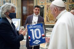 Pope Francis to soccer players: ‘The most beautiful victories are those you win as a team’