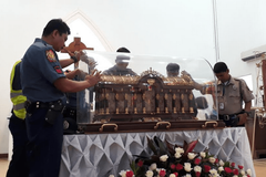 Olongapo faithful welcome ‘rockstar saint’
