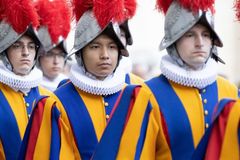 Pilipinong miyembro ng Swiss Guard, pinuri ni Cardinal Advincula