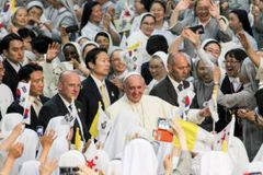 Kim Jong Un invites Pope Francis to meet in Pyongyang
