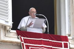 Pope Francis explains why Catholics make the sign of the cross