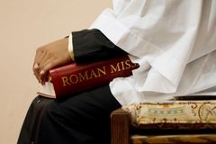 Pope amends church law on Mass translations, highlights bishops’ role