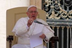 Parents must be involved in child’s education, Pope Francis says