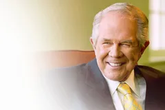 Honoring Pat Robertson, 1930-2023: Witness to a God-Sized, World-Changing Dream - CBN Asia | Proclaiming Christ and Transforming Lives through Media, Prayer Counseling, Humanitarian, and Missionary Training