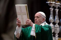 Pope Francis to confer new lay ministries for first time in St. Peter’s Basilica