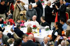 Pope Francis shares meal with the poor