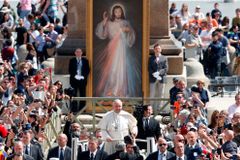 Don’t be afraid of shame, open hearts to God’s mercy, pope says