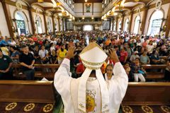 Bishop to families: Pray rosary for peace