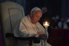 Pope Francis at Easter Vigil: The Risen Lord has robbed evil of its power