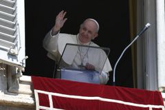 Family of nurses who treated coronavirus patients to meet Pope Francis