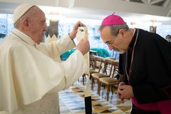 Pope Francis bestows pallium on new Latin Patriarch of Jerusalem