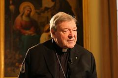 Cardinal Pell thanks Pope Francis after Cardinal Becciu resigns