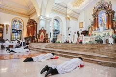 Bishop warns new priests against overconfidence