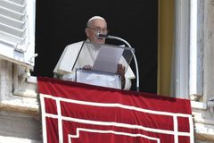 Pope Francis: Discernment helps us find the gems among the junk