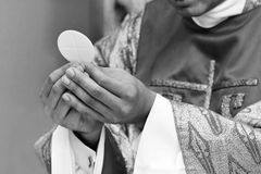 German bishops discuss intercommunion of Lutheran, Catholic spouses