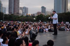 Cardinal Tagle urges all Manila parishes to mark EDSA anniversary