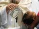 Cardinal Tagle leads baptism of 400 kids from poor families