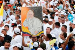 At final Mass in Colombia, pope calls for change of culture