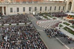 Pope Francis calls silence ‘essential’ at prayer vigil for Synod on Synodality