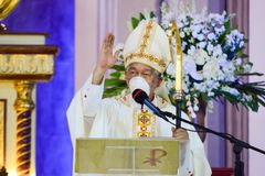 Manila bishop calls for younger church volunteers