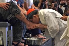 Cardinal Tagle to wash feet of migrants, refugees on Holy Thursday
