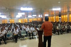Speaker warns about valuing wifi more than purity