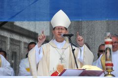 Cardinal Tagle hits those who take advantage of pandemic