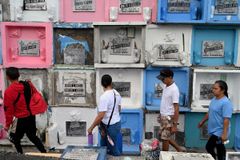 Filipinos throng cemeteries for All Saints’ Day