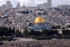 True believers want peace for Jerusalem, pope tells imam