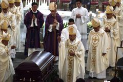 Military Bishop Tumulak laid to rest