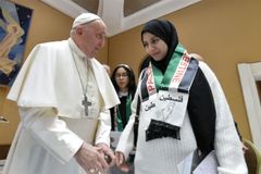 Pope Francis meets with relatives of Palestinians living in Gaza