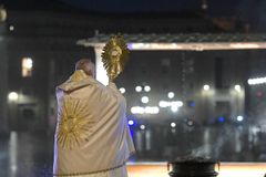 Book marks 1st anniversary of Pope Francis’ Urbi et Orbi blessing as pandemic swept world