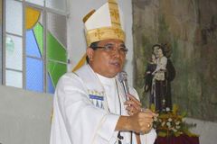 Diocese ng Borongan, hinati ang natitirang pondo sa pagtulong sa mga apektado ng bagyong Ambo