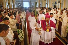 Lipa’s new archbishop installed