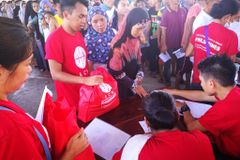 Catholic Church gives relief to home-based Marawi refugees
