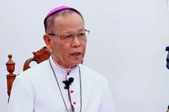 New Manila archbishop opts to keep line open with Malacañang