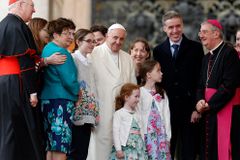 Pope confirms plans to attend World Meeting of Families in Dublin